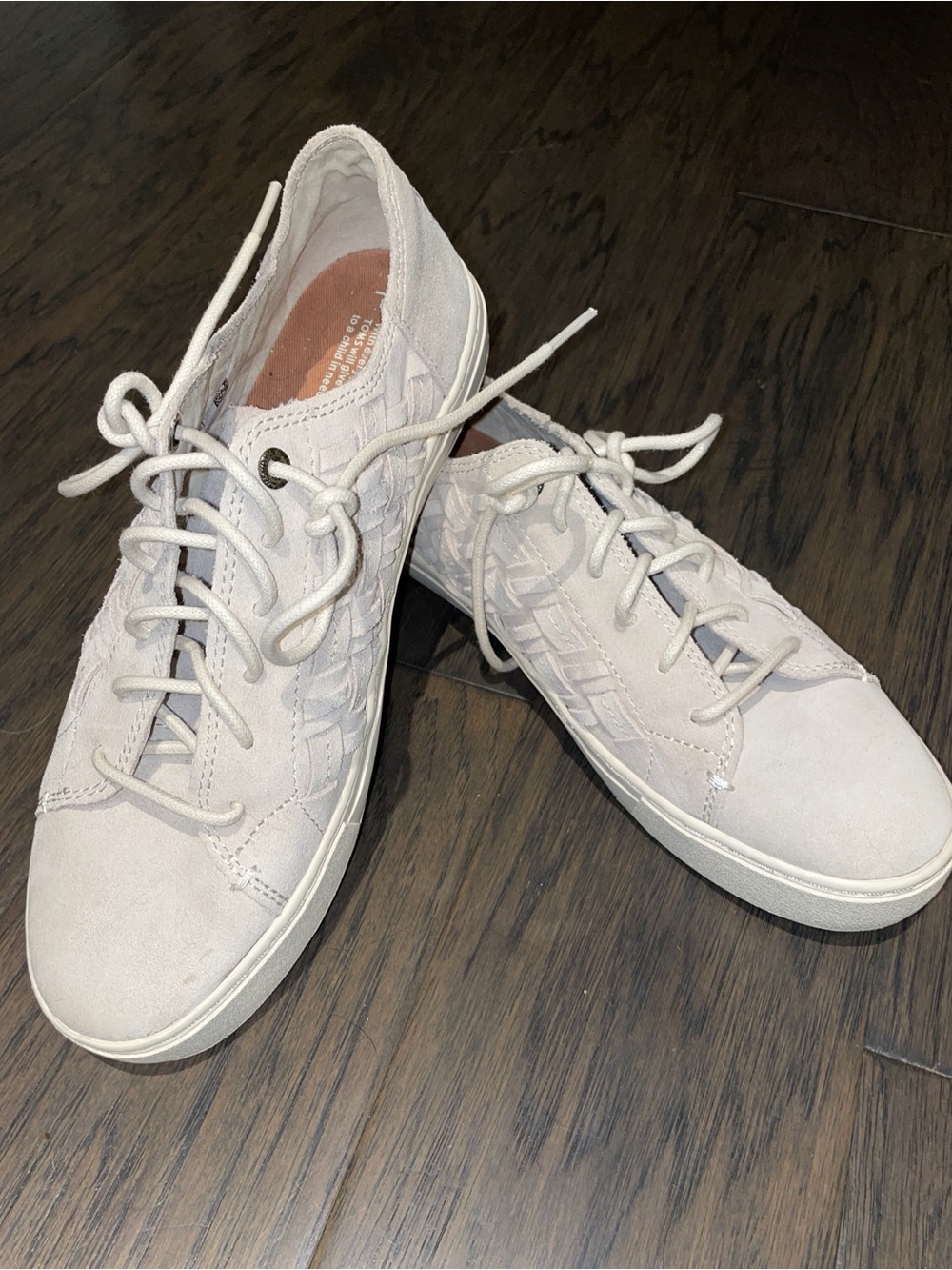 Women’s Casual Lace-Up Sneakers in Light Beige